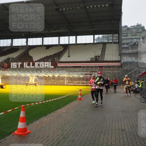 07.12.2025 - St. Pauli X-Mass-Run No. 15 Fabian Wolf http://msf.ph/oto/9393269 07.12.2025 10:17:14 Ziel 257, 268, 1762, 3229, 3522, 3874, 3987, 4114, 4764 meine-sportfotos.de