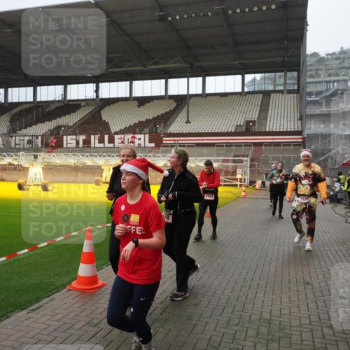 07.12.2025 - St. Pauli X-Mass-Run No. 15 Fabian Wolf http://msf.ph/oto/9393279 07.12.2025 10:17:22 Ziel 257, 268, 2688, 3522, 3874, 4114, 4339, 4764 meine-sportfotos.de