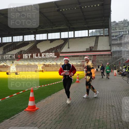 07.12.2025 - St. Pauli X-Mass-Run No. 15 Fabian Wolf http://msf.ph/oto/9393301 07.12.2025 10:17:33 Ziel 1161, 1162, 2688, 2725, 2952, 4114, 4127, 4339 meine-sportfotos.de
