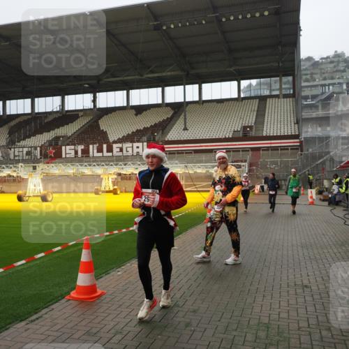 07.12.2025 - St. Pauli X-Mass-Run No. 15 Fabian Wolf http://msf.ph/oto/9393303 07.12.2025 10:17:34 Ziel 1161, 1162, 2688, 2725, 2952, 4114, 4127, 4339 meine-sportfotos.de