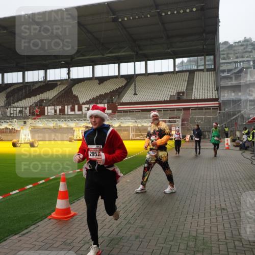 07.12.2025 - St. Pauli X-Mass-Run No. 15 Fabian Wolf http://msf.ph/oto/9393304 07.12.2025 10:17:34 Ziel 1161, 1162, 2688, 2725, 2952, 4114, 4127, 4339 meine-sportfotos.de