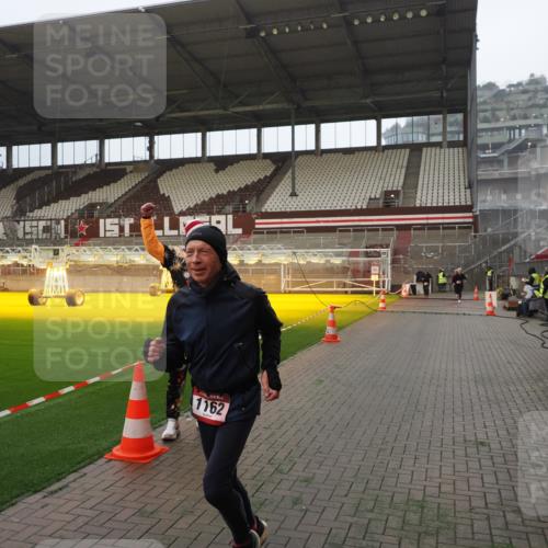 07.12.2025 - St. Pauli X-Mass-Run No. 15 Fabian Wolf http://msf.ph/oto/9393317 07.12.2025 10:17:39 Ziel 1161, 1162, 2688, 2725, 2952, 4127 meine-sportfotos.de