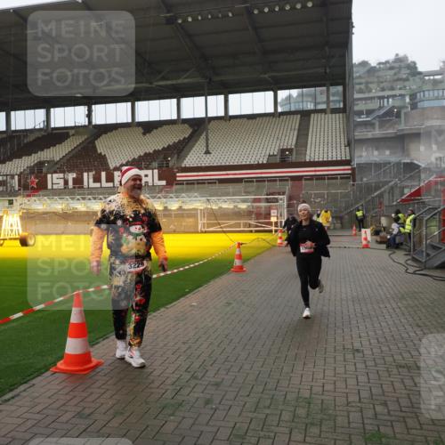 07.12.2025 - St. Pauli X-Mass-Run No. 15 Fabian Wolf http://msf.ph/oto/9393343 07.12.2025 10:17:45 Ziel 1161, 1162, 1963, 2663, 2952, 3804, 4127, 4227 meine-sportfotos.de