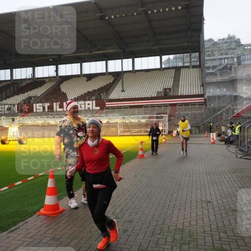 07.12.2025 - St. Pauli X-Mass-Run No. 15 Fabian Wolf http://msf.ph/oto/9393354 07.12.2025 10:17:48 Ziel 1161, 1162, 1963, 2663, 3804, 4127, 4227 meine-sportfotos.de