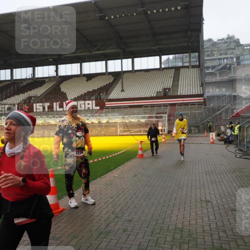07.12.2025 - St. Pauli X-Mass-Run No. 15 Fabian Wolf http://msf.ph/oto/9393356 07.12.2025 10:17:48 Ziel 1161, 1162, 1963, 2663, 3804, 4127, 4227 meine-sportfotos.de
