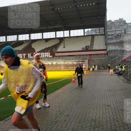 07.12.2025 - St. Pauli X-Mass-Run No. 15 Fabian Wolf http://msf.ph/oto/9393361 07.12.2025 10:17:50 Ziel 1161, 1162, 1963, 2663, 3804, 4127, 4227 meine-sportfotos.de