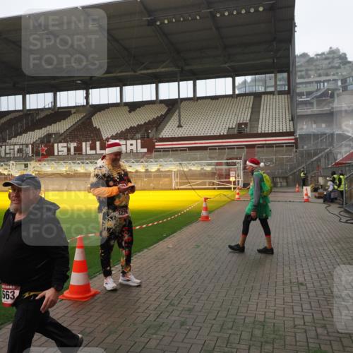07.12.2025 - St. Pauli X-Mass-Run No. 15 Fabian Wolf http://msf.ph/oto/9393376 07.12.2025 10:17:56 Ziel 1963, 2663, 3804, 4227 meine-sportfotos.de
