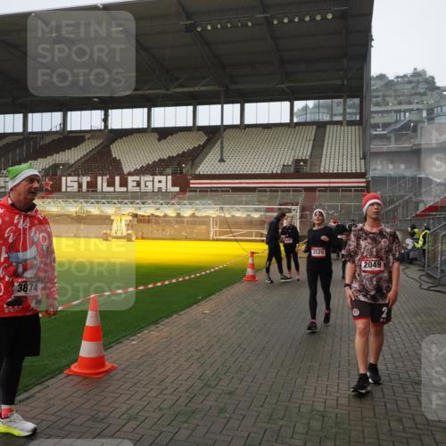 07.12.2025 - St. Pauli X-Mass-Run No. 15 Fabian Wolf http://msf.ph/oto/9393411 07.12.2025 10:18:30 Ziel 243, 264, 269, 1607, 1671, 2049, 3520, 3606, 3608, 4540 meine-sportfotos.de