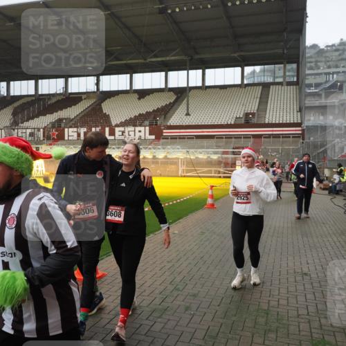 07.12.2025 - St. Pauli X-Mass-Run No. 15 Fabian Wolf http://msf.ph/oto/9393459 07.12.2025 10:18:40 Ziel 243, 264, 269, 721, 1034, 1607, 1671, 2631, 2925, 3520, 3862, 4521, 4522, 4524, 4540, 4547 meine-sportfotos.de