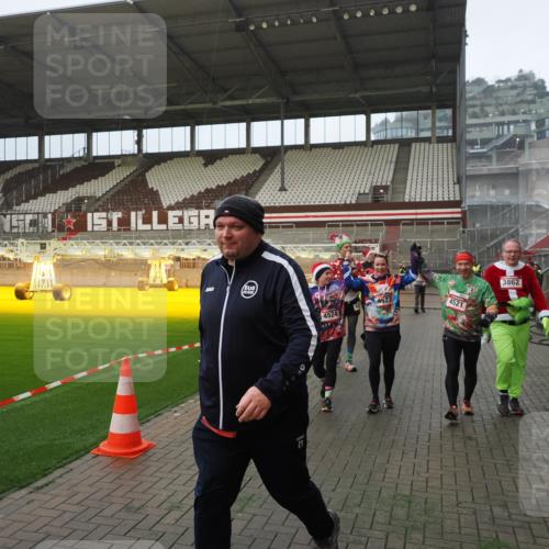 07.12.2025 - St. Pauli X-Mass-Run No. 15 Fabian Wolf http://msf.ph/oto/9393485 07.12.2025 10:18:47 Ziel 243, 721, 1034, 1607, 1671, 2152, 2631, 2925, 3862, 4521, 4522, 4524, 4547 meine-sportfotos.de