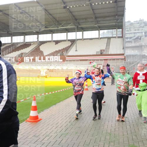 07.12.2025 - St. Pauli X-Mass-Run No. 15 Fabian Wolf http://msf.ph/oto/9393489 07.12.2025 10:18:48 Ziel 721, 1034, 1607, 1671, 2152, 2631, 2925, 3862, 4521, 4522, 4524, 4547 meine-sportfotos.de