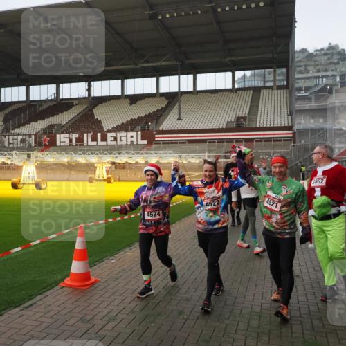 07.12.2025 - St. Pauli X-Mass-Run No. 15 Fabian Wolf http://msf.ph/oto/9393492 07.12.2025 10:18:48 Ziel 721, 1034, 1607, 1671, 2152, 2631, 2925, 3862, 4521, 4522, 4524, 4547 meine-sportfotos.de