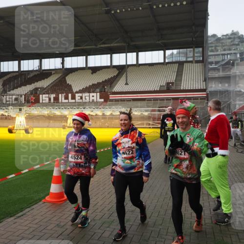 07.12.2025 - St. Pauli X-Mass-Run No. 15 Fabian Wolf http://msf.ph/oto/9393495 07.12.2025 10:18:49 Ziel 721, 1034, 1607, 1671, 2152, 2631, 2925, 3862, 4521, 4522, 4524, 4547 meine-sportfotos.de
