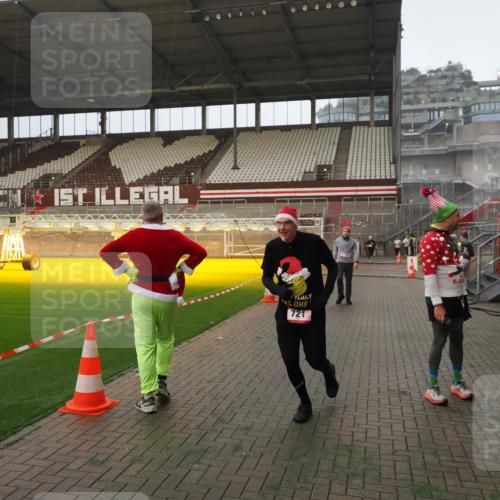 07.12.2025 - St. Pauli X-Mass-Run No. 15 Fabian Wolf http://msf.ph/oto/9393506 07.12.2025 10:18:52 Ziel 721, 1034, 2152, 2925, 3862, 4521, 4522, 4524, 4547 meine-sportfotos.de