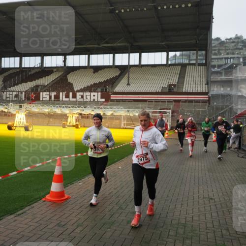 07.12.2025 - St. Pauli X-Mass-Run No. 15 Fabian Wolf http://msf.ph/oto/9393526 07.12.2025 10:19:03 Ziel 2152, 3455, 3724, 3975, 3976, 4330, 4331, 4436, 4437, 4438, 4473, 4475, 4498 meine-sportfotos.de
