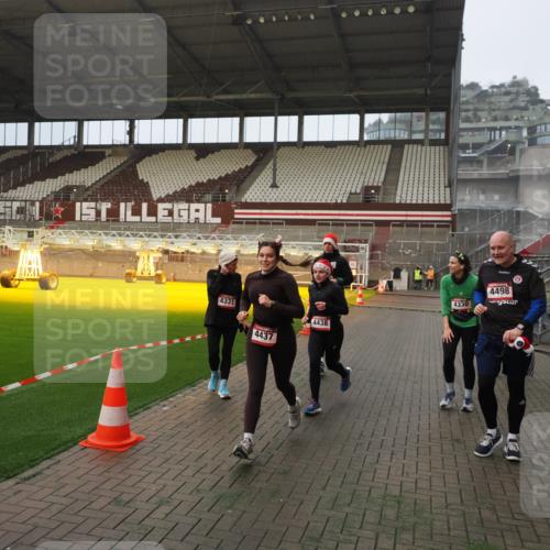07.12.2025 - St. Pauli X-Mass-Run No. 15 Fabian Wolf http://msf.ph/oto/9393539 07.12.2025 10:19:07 Ziel 3455, 3724, 3975, 3976, 4330, 4331, 4436, 4437, 4438, 4473, 4475, 4498 meine-sportfotos.de