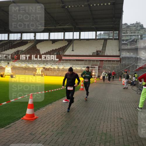 07.12.2025 - St. Pauli X-Mass-Run No. 15 Fabian Wolf http://msf.ph/oto/9393571 07.12.2025 10:19:22 Ziel 3011, 3013, 3695, 4115, 4466 meine-sportfotos.de