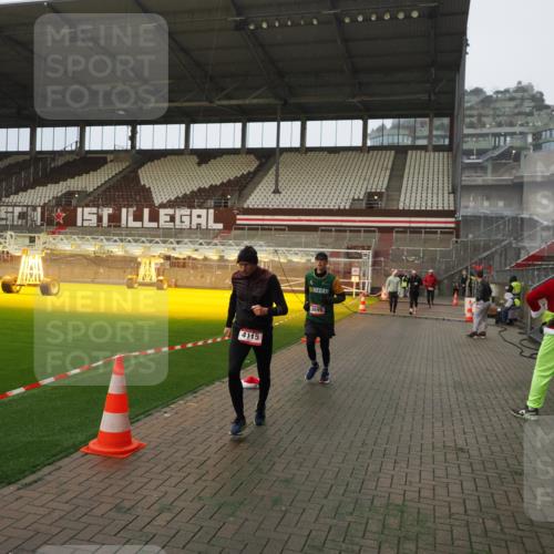 07.12.2025 - St. Pauli X-Mass-Run No. 15 Fabian Wolf http://msf.ph/oto/9393572 07.12.2025 10:19:22 Ziel 3011, 3013, 3695, 4115, 4466 meine-sportfotos.de