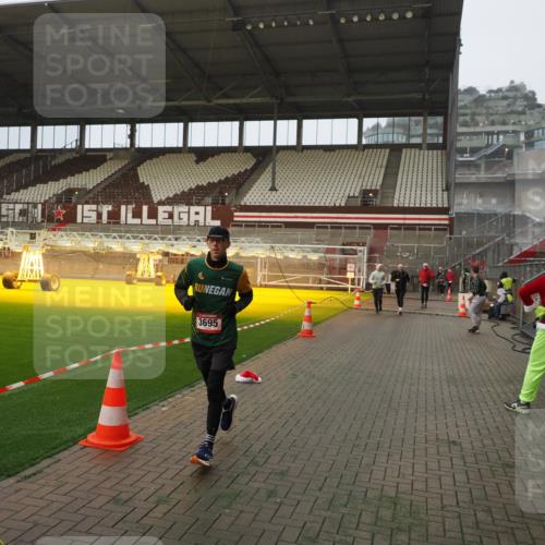 07.12.2025 - St. Pauli X-Mass-Run No. 15 Fabian Wolf http://msf.ph/oto/9393578 07.12.2025 10:19:23 Ziel 3011, 3013, 3695, 4038, 4115, 4466 meine-sportfotos.de