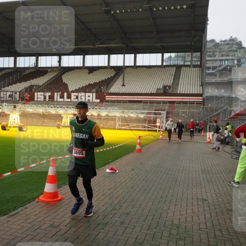 07.12.2025 - St. Pauli X-Mass-Run No. 15 Fabian Wolf http://msf.ph/oto/9393579 07.12.2025 10:19:24 Ziel 3011, 3013, 3695, 4038, 4115, 4466 meine-sportfotos.de