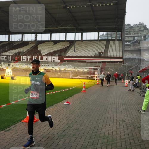 07.12.2025 - St. Pauli X-Mass-Run No. 15 Fabian Wolf http://msf.ph/oto/9393580 07.12.2025 10:19:24 Ziel 3011, 3013, 3695, 4038, 4115, 4466 meine-sportfotos.de