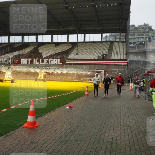 07.12.2025 - St. Pauli X-Mass-Run No. 15 Fabian Wolf http://msf.ph/oto/9393589 07.12.2025 10:19:27 Ziel 2750, 3011, 3013, 3695, 4038, 4115, 4466 meine-sportfotos.de