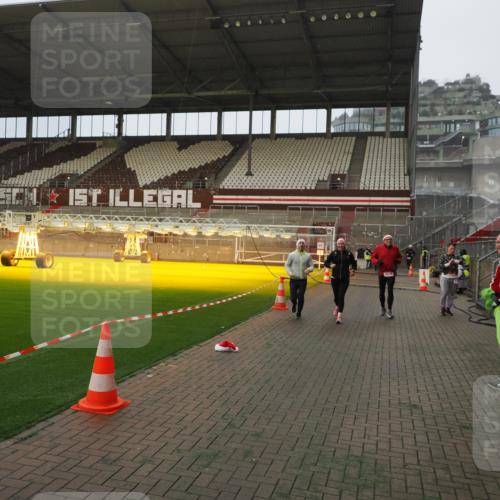 07.12.2025 - St. Pauli X-Mass-Run No. 15 Fabian Wolf http://msf.ph/oto/9393592 07.12.2025 10:19:27 Ziel 2750, 3011, 3013, 3695, 4038, 4115, 4466 meine-sportfotos.de