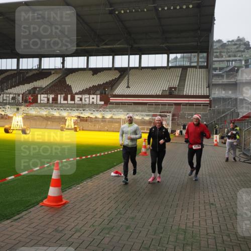 07.12.2025 - St. Pauli X-Mass-Run No. 15 Fabian Wolf http://msf.ph/oto/9393600 07.12.2025 10:19:29 Ziel 2750, 3011, 3013, 3695, 4038, 4115, 4466 meine-sportfotos.de