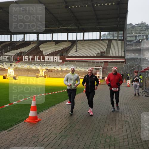 07.12.2025 - St. Pauli X-Mass-Run No. 15 Fabian Wolf http://msf.ph/oto/9393602 07.12.2025 10:19:30 Ziel 658, 2750, 3011, 3013, 3695, 4038, 4115, 4466 meine-sportfotos.de