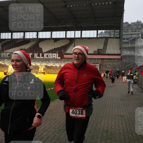 07.12.2025 - St. Pauli X-Mass-Run No. 15 Fabian Wolf http://msf.ph/oto/9393611 07.12.2025 10:19:31 Ziel 658, 661, 2750, 3011, 3013, 3695, 4038, 4115, 4466 meine-sportfotos.de