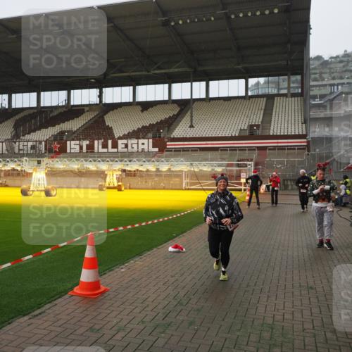 07.12.2025 - St. Pauli X-Mass-Run No. 15 Fabian Wolf http://msf.ph/oto/9393613 07.12.2025 10:19:36 Ziel 658, 661, 2750, 3011, 3013, 3695, 4038, 4074 meine-sportfotos.de