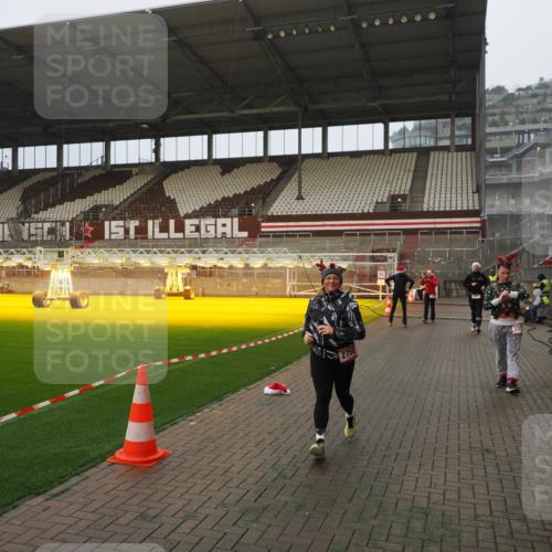 07.12.2025 - St. Pauli X-Mass-Run No. 15 Fabian Wolf http://msf.ph/oto/9393614 07.12.2025 10:19:36 Ziel 658, 661, 2750, 3011, 3013, 3695, 4038, 4074 meine-sportfotos.de