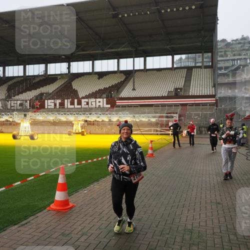 07.12.2025 - St. Pauli X-Mass-Run No. 15 Fabian Wolf http://msf.ph/oto/9393617 07.12.2025 10:19:37 Ziel 658, 661, 2750, 3011, 3013, 4038, 4074 meine-sportfotos.de
