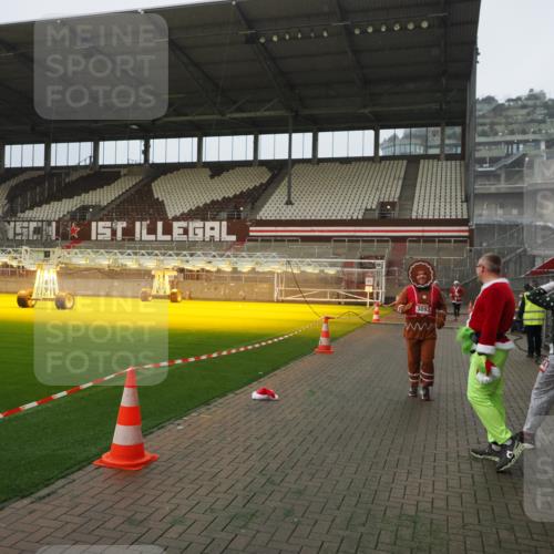 07.12.2025 - St. Pauli X-Mass-Run No. 15 Fabian Wolf http://msf.ph/oto/9393639 07.12.2025 10:19:57 Ziel 2238, 3846, 3893 meine-sportfotos.de