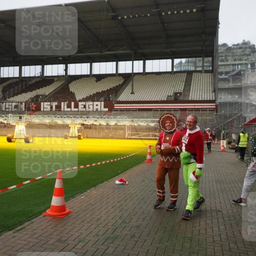 07.12.2025 - St. Pauli X-Mass-Run No. 15 Fabian Wolf http://msf.ph/oto/9393650 07.12.2025 10:20:00 Ziel 1364, 1903, 2238, 2751, 3846, 3871, 3893 meine-sportfotos.de