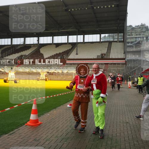 07.12.2025 - St. Pauli X-Mass-Run No. 15 Fabian Wolf http://msf.ph/oto/9393655 07.12.2025 10:20:01 Ziel 1364, 1903, 2238, 2751, 3846, 3871, 3893 meine-sportfotos.de