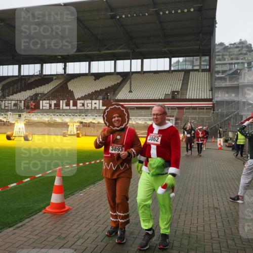 07.12.2025 - St. Pauli X-Mass-Run No. 15 Fabian Wolf http://msf.ph/oto/9393658 07.12.2025 10:20:02 Ziel 1364, 1553, 1903, 2238, 2751, 3846, 3871, 3893 meine-sportfotos.de