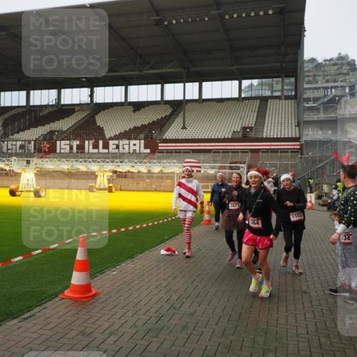 07.12.2025 - St. Pauli X-Mass-Run No. 15 Fabian Wolf http://msf.ph/oto/9393674 07.12.2025 10:20:08 Ziel 459, 1364, 1553, 1903, 2238, 2751, 2855, 3846, 3871, 3893, 4042, 4071, 4503 meine-sportfotos.de