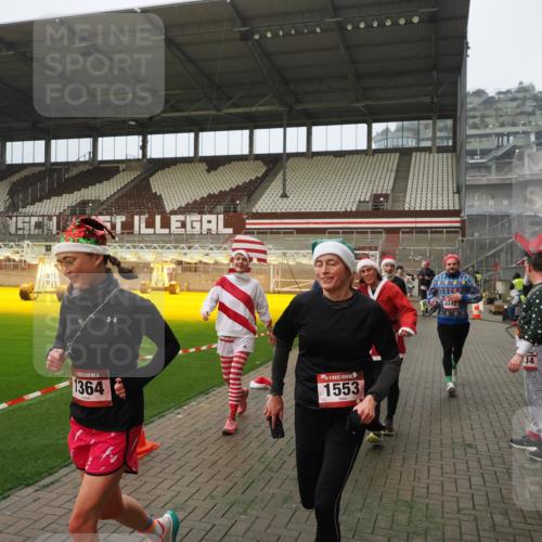 07.12.2025 - St. Pauli X-Mass-Run No. 15 Fabian Wolf http://msf.ph/oto/9393679 07.12.2025 10:20:09 Ziel 459, 1364, 1553, 1903, 2238, 2751, 2855, 3846, 3871, 3893, 4042, 4071, 4503 meine-sportfotos.de