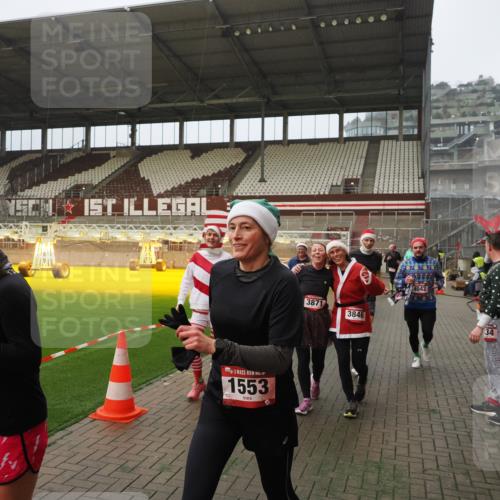 07.12.2025 - St. Pauli X-Mass-Run No. 15 Fabian Wolf http://msf.ph/oto/9393680 07.12.2025 10:20:09 Ziel 459, 1364, 1553, 1903, 2238, 2751, 2855, 3846, 3871, 3893, 4042, 4071, 4503 meine-sportfotos.de