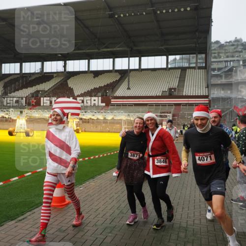 07.12.2025 - St. Pauli X-Mass-Run No. 15 Fabian Wolf http://msf.ph/oto/9393686 07.12.2025 10:20:11 Ziel 459, 1364, 1553, 1903, 2238, 2751, 2855, 3846, 3871, 4042, 4071, 4503 meine-sportfotos.de