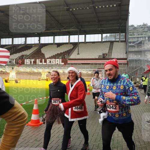 07.12.2025 - St. Pauli X-Mass-Run No. 15 Fabian Wolf http://msf.ph/oto/9393690 07.12.2025 10:20:11 Ziel 459, 1364, 1553, 1903, 2238, 2751, 2855, 3846, 3871, 4042, 4071, 4503 meine-sportfotos.de