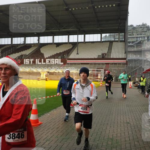07.12.2025 - St. Pauli X-Mass-Run No. 15 Fabian Wolf http://msf.ph/oto/9393693 07.12.2025 10:20:12 Ziel 459, 1364, 1553, 1903, 2238, 2751, 2855, 3846, 3871, 4042, 4071, 4503 meine-sportfotos.de