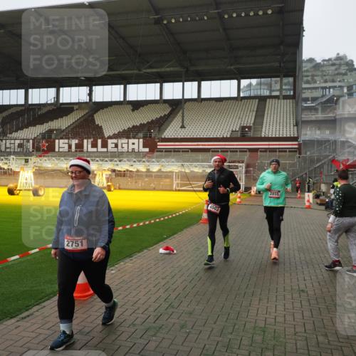 07.12.2025 - St. Pauli X-Mass-Run No. 15 Fabian Wolf http://msf.ph/oto/9393699 07.12.2025 10:20:14 Ziel 459, 1364, 1553, 1903, 2238, 2751, 2855, 3846, 3871, 4042, 4071, 4503 meine-sportfotos.de