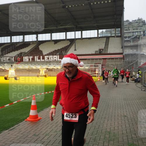 07.12.2025 - St. Pauli X-Mass-Run No. 15 Fabian Wolf http://msf.ph/oto/9393729 07.12.2025 10:20:24 Ziel 447, 452, 459, 461, 478, 2187, 2855, 3473, 3832, 4116, 4503, 4523 meine-sportfotos.de