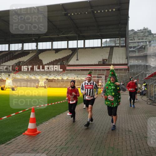 07.12.2025 - St. Pauli X-Mass-Run No. 15 Fabian Wolf http://msf.ph/oto/9393739 07.12.2025 10:20:28 Ziel 447, 452, 461, 478, 2187, 2855, 3473, 3832, 4116, 4490, 4503, 4523 meine-sportfotos.de