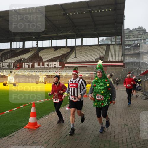07.12.2025 - St. Pauli X-Mass-Run No. 15 Fabian Wolf http://msf.ph/oto/9393741 07.12.2025 10:20:28 Ziel 447, 452, 461, 478, 2187, 2855, 3473, 3832, 4116, 4490, 4503, 4523 meine-sportfotos.de