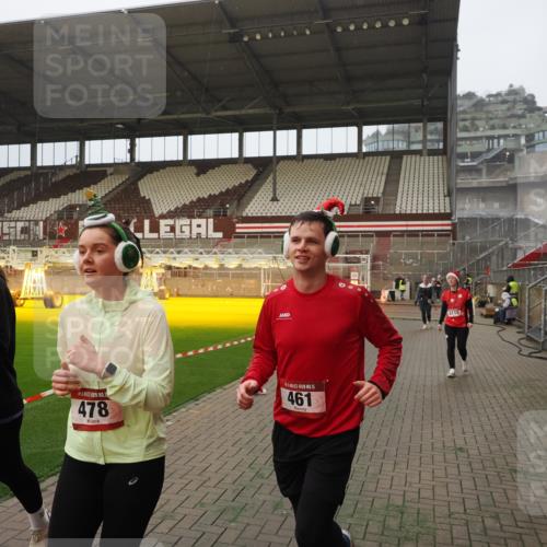 07.12.2025 - St. Pauli X-Mass-Run No. 15 Fabian Wolf http://msf.ph/oto/9393751 07.12.2025 10:20:30 Ziel 447, 452, 461, 478, 2187, 3473, 3832, 4116, 4490, 4523 meine-sportfotos.de