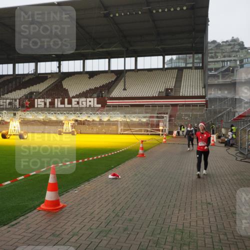 07.12.2025 - St. Pauli X-Mass-Run No. 15 Fabian Wolf http://msf.ph/oto/9393755 07.12.2025 10:20:31 Ziel 447, 452, 461, 478, 2187, 3473, 3832, 4116, 4490, 4523 meine-sportfotos.de