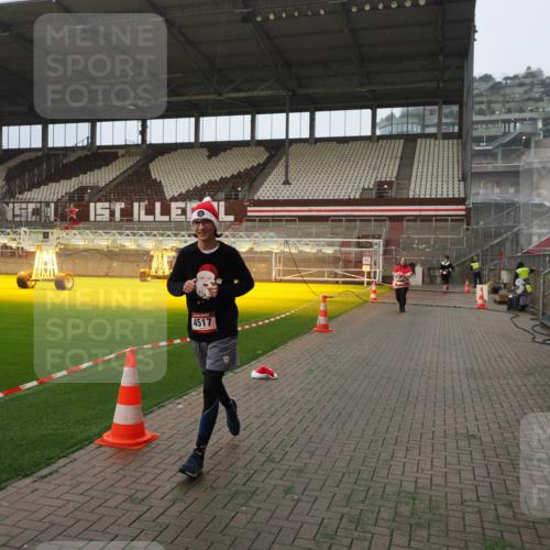 07.12.2025 - St. Pauli X-Mass-Run No. 15 Fabian Wolf http://msf.ph/oto/9393785 07.12.2025 10:20:43 Ziel 392, 1016, 1076, 1466, 4490, 4517 meine-sportfotos.de